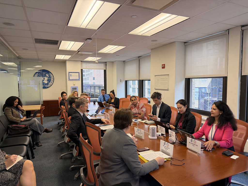 ITU's tweet photo. Digital ambitions are growing, and UN-system wide cooperation is key to delivering real impact on the ground.

At #UNGA, @ITU co-hosted the #UNGIS session with @UNDP &amp; partners to accelerate action forward for inclusive digital development for all. https://t.co/REQRN68Hsw