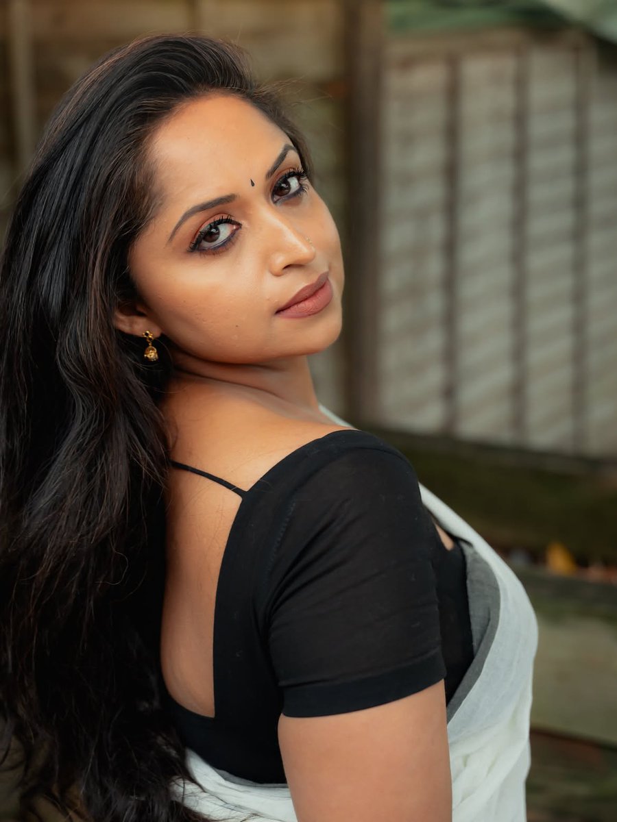 Anushapaiyan's tweet photo. Epudri munda ithana varusham aaiyum apdiye irukka. Adhunaala dhan unaku alanjitu varanunga pola sunninga

#anusha 
#amma 
#thevidiyamunda https://t.co/xSoGKjm05a