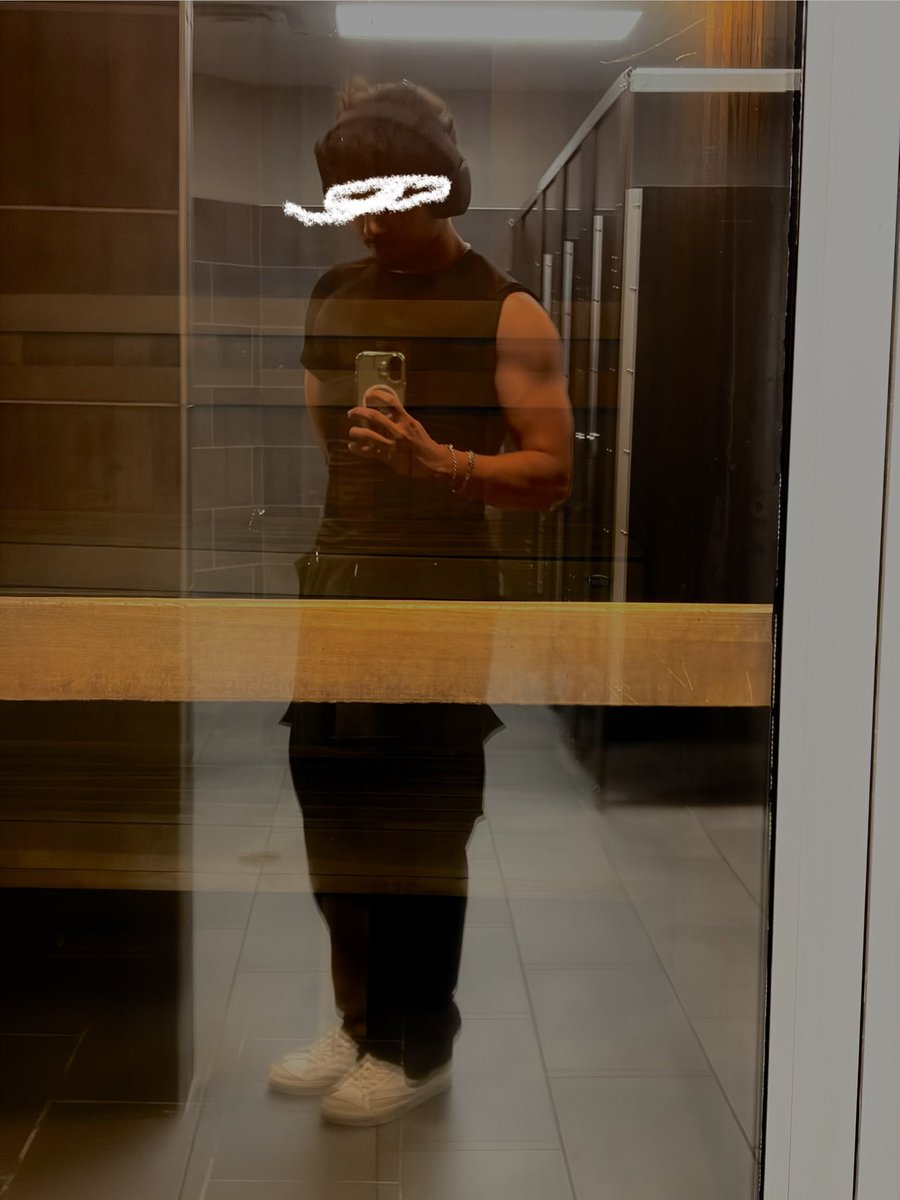 eznitx4's tweet photo. I wish I could have good lighting for once. https://t.co/8rj1kEkNIP