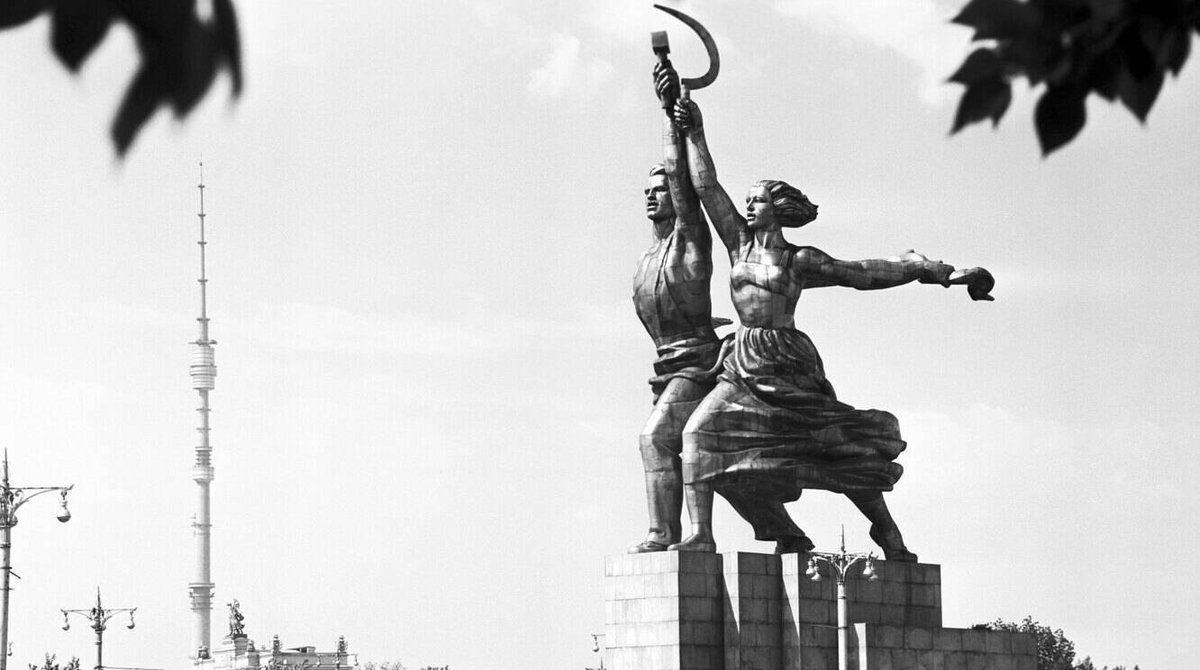 e_chud_online's tweet photo. @HighRiskAsset Так и до Сталина, и при нём искусство, скульптура, живопись, литература никуда не девались. 
Ещё и были всякие союзы писателей и художников. Цензура была - да, увы. Но она и сейчас, к сожалению, есть. 
Просто идея была в том, что искусство должно работать на благо народа https://t.co/pzG3Q6OtAi