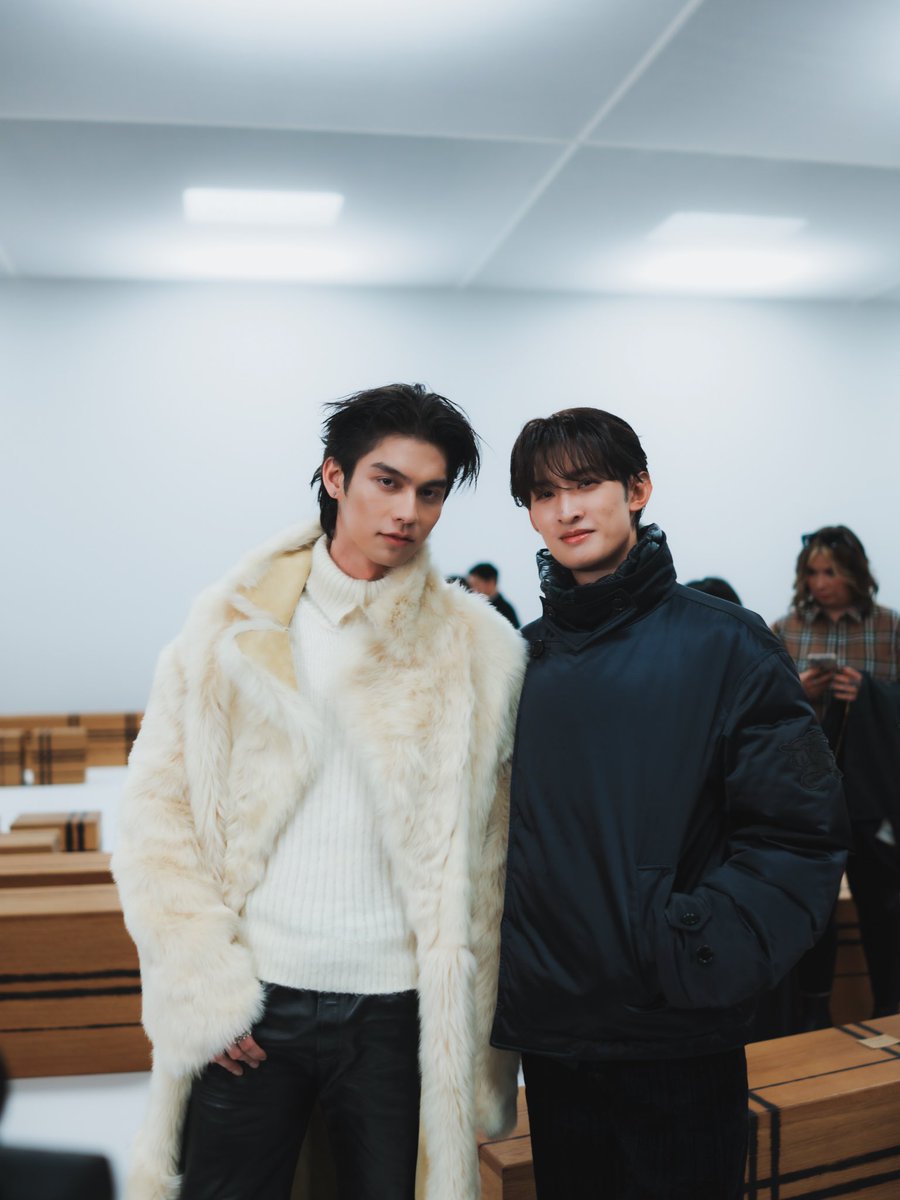 thaiupdate2021's tweet photo. Bright Vachirawit and Koji Mukai participated in the Burberry Summer 2027 Show. They are both absolutely handsome. ✨ 

#BurberrySS27 
#bbrightvc #kojimukai 
#thaiupdate2019 https://t.co/ZkzVCp2SSe