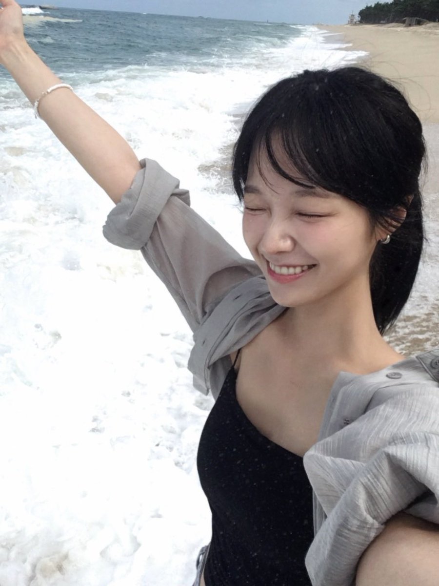 frombomin's tweet photo. 내강아지 바다너무좋아함///💕💕 https://t.co/nxjQRcKOWM