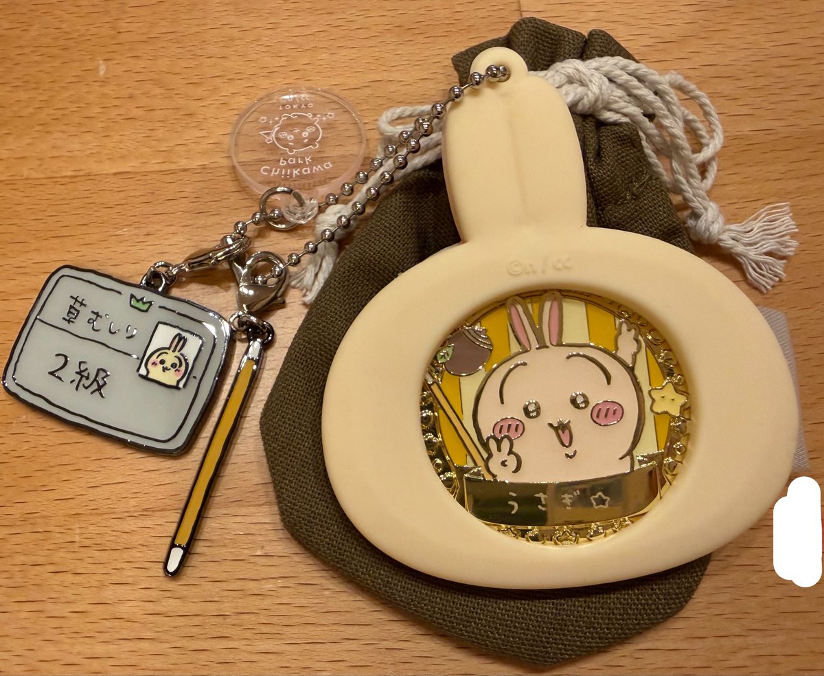 iorint69's tweet photo. ちいかわパークで作ったメダルを開けたんだが想像以上の可愛さ。かわいい、作って良かった😭💕 https://t.co/dtuqB3RlZ6