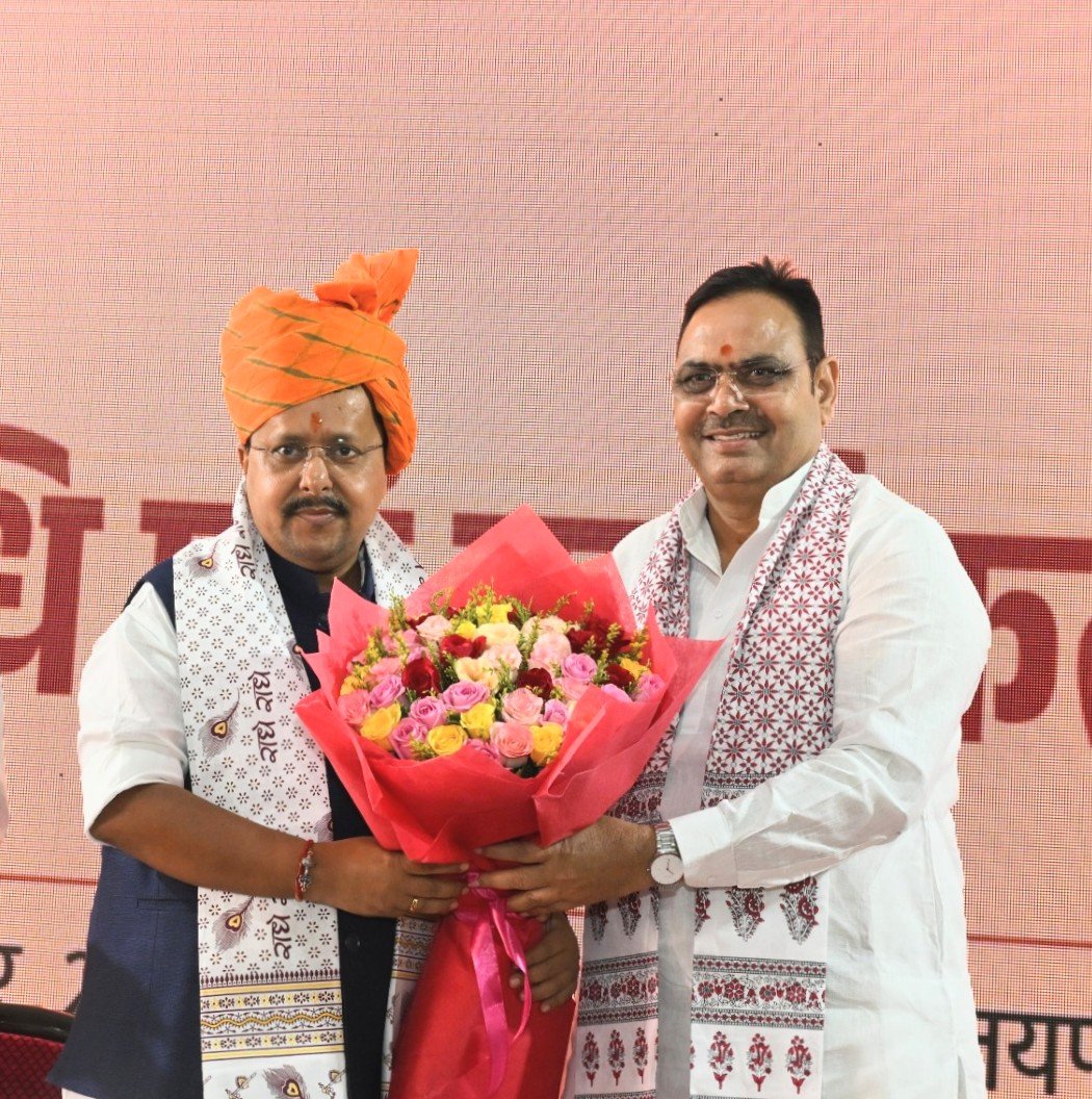 NitinNabin's tweet photo. आज जयपुर में मुख्यमंत्री आवास पर ‘जनप्रतिनिधि एवं कार्यकर्ता संवाद’ कार्यक्रम में सम्मिलित होकर विभिन्न संगठनात्मक विषयों पर चर्चा की।

इस दौरान मुख्यमंत्री श्री @BhajanlalBjp जी, प्रदेश अध्यक्ष श्री @madanrrathore जी संग वरिष्ठ नेतागण एवं पदाधिकारीगण उपस्थित रहे।

@BJP4Rajasthan https://t.co/NpfCYdqXjt