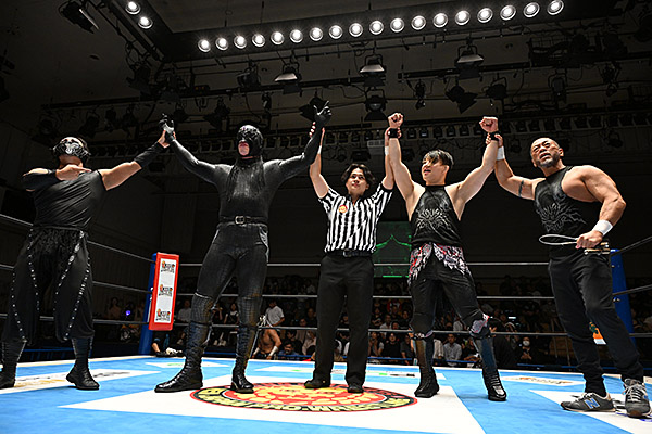 njpw1972's tweet photo. シュン「9.9後楽園ホール大会。その試合後のカメラの前で、DOUKIはトリオを組んだシュン・スカイウォーカーとSHOについて『この業界で最も信頼する男たち』と語った。あの“神”と出会ったのは2019年、俺がメキシコで生きていた時代だった」

インタビュー無料公開
https://t.co/hlpTOaLCkm

#njdest https://t.co/dAczwQFkwq