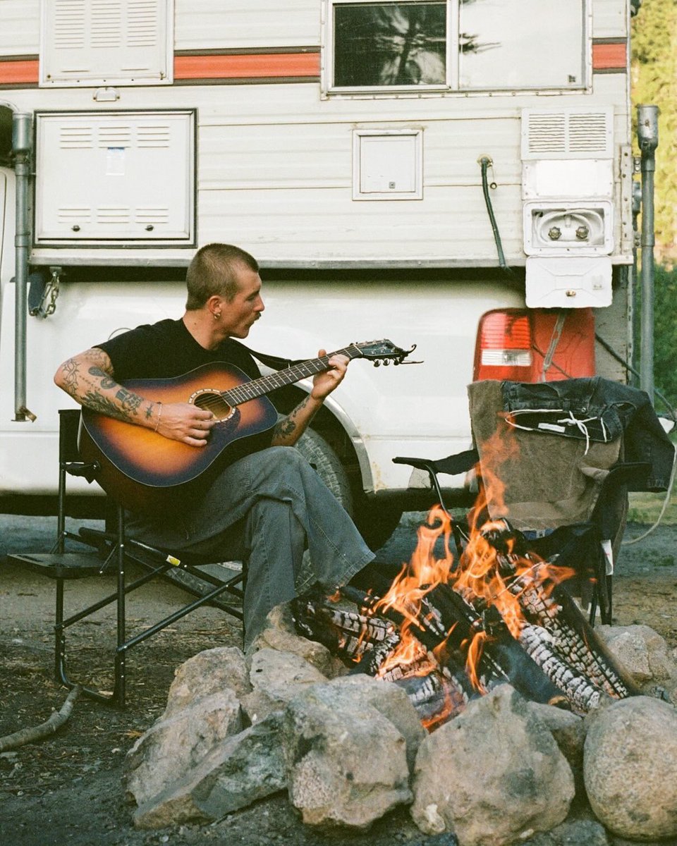 MauricioBao8's tweet photo. @samwhitakery earns respect: rolling in low-key with his beige F-150 and ’90s Okanagan camper, then unleashing a perfectly dialed shred stick to destroy the powder. Father’s Day sale: 20% off the Etsy store. https://t.co/1hvrmM8xLm