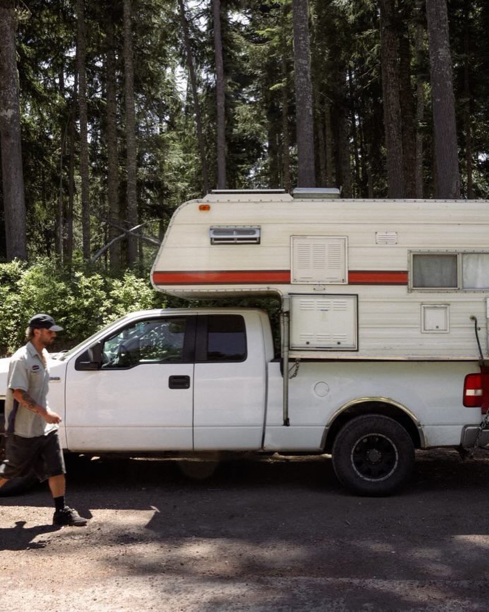 MauricioBao8's tweet photo. @samwhitakery earns respect: rolling in low-key with his beige F-150 and ’90s Okanagan camper, then unleashing a perfectly dialed shred stick to destroy the powder. Father’s Day sale: 20% off the Etsy store. https://t.co/1hvrmM8xLm
