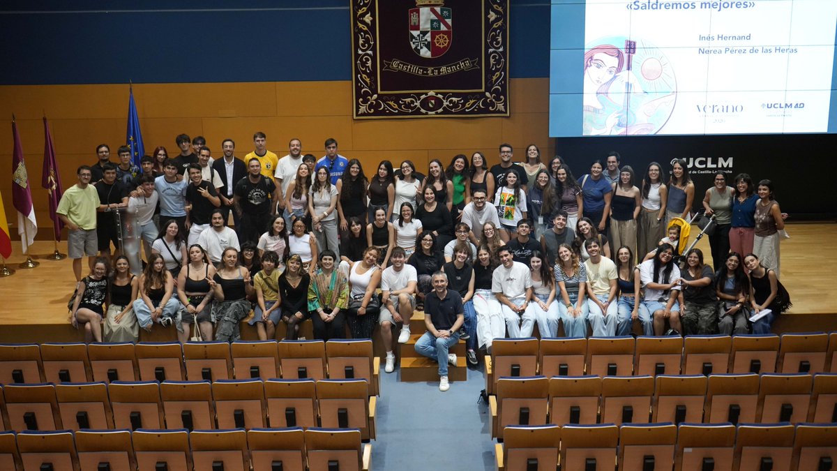 uclm_es's tweet photo. Inés Hernand y Nerea Pérez de las Heras reflexionan sobre la imagen estereotipada de la juventud en un curso de verano de la UCLM en el que participó más de un centenar de personas.
https://t.co/4N6CJiO1G7 https://t.co/eZEOnagamj