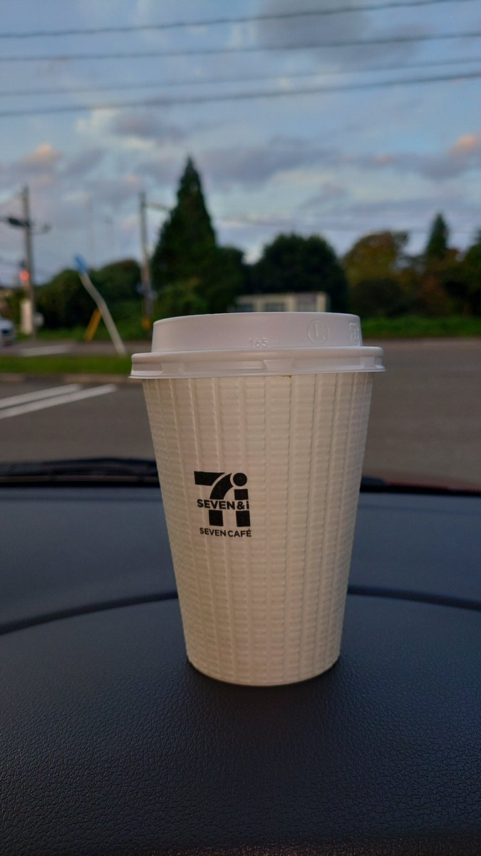 a8081d2054's tweet photo. 仕事終わりもセブンのコーヒー https://t.co/5WTomFQzry
