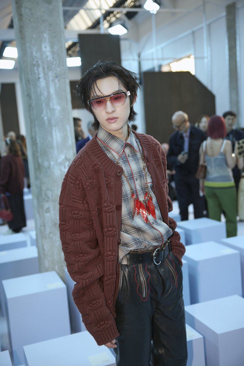 fiercebook_bkk's tweet photo. ส่องลุค "ก้อง ก้องภพ" ในฐานะแขกคนสำคัญของแฟชั่นโชว์ Marni ประจำฤดูกาลใบไม้ผลิ/ฤดูร้อน 2027 ณ Milan Fashion Week

THOMAS KONG MFW SS27

#FiercelivebyJijie #Fiercebook 
#MARNIxTHOMASKONG
#Marni #MarniTH
#Marniss27 #kongjiro #PATLuxuryGroup https://t.co/dJHKoFMUy5
