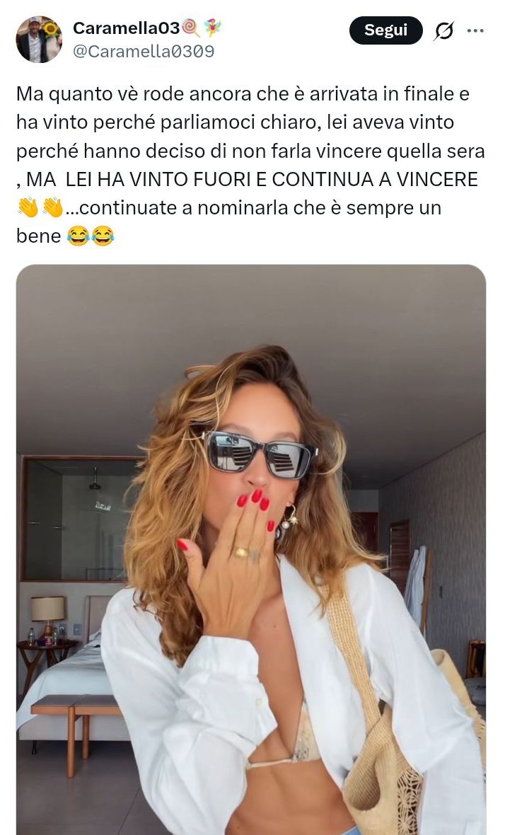 Adriana24347477's tweet photo. Ma quando scrivono ste cavolate dove le prendono..Helena nn ha vinto nè al GF,nè fuori dato che lavora anche meno di prima del GF..viene mantenuta dalle fan e si fa mantenere tramite abbonamenti e regali..senza le fan paganti sarebbe a a lavorare al MC Donald di Terni #helevier https://t.co/2gtZjI3osU