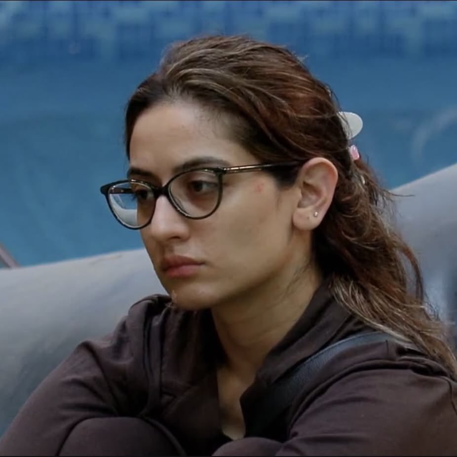 CloudThxory's tweet photo. Uditi saying mai khandani hu to baki log kya raaste se aaye hain 🤡
#Uditisingh #BiggBoss20 https://t.co/IiU8r3o6td