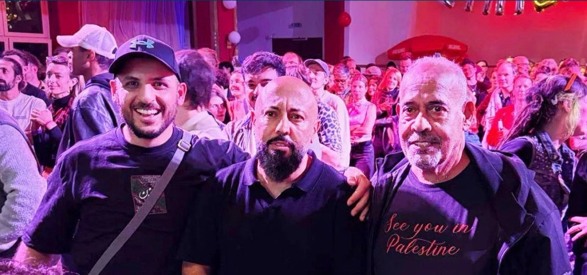 HAMBURGonline's tweet photo. Berlin: Der Spitzenfunktionär der palästinensischen Terrororganisation PFLP gratuliert #derLinken öffentlich zum Wahlsieg. Das ist kein Zufall: Die Islamisten sind seit Jahren im linken Milieu auch in Hamburg auch bei den Grünen und SPD verwurzelt und werden von diesem hofiert. https://t.co/335YhfAJhZ