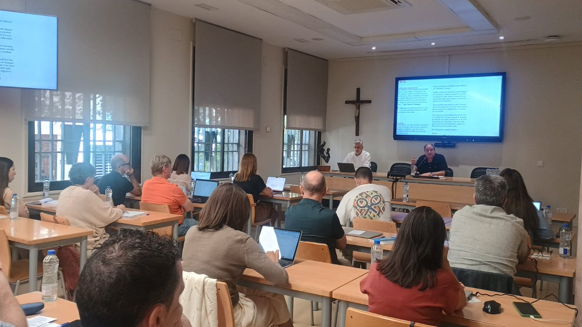 EscolapiosBTN's tweet photo. El pasado jueves 24 de septiembre se celebró en Madrid el Encuentro de Directores Generales de los colegios, organizado por el Equipo de Pedagogía de la Provincia, un espacio clave para la reflexión, el diálogo y el trabajo colaborativo entre los centros. https://t.co/P7njcrPqvL https://t.co/iLNYLBOG1m