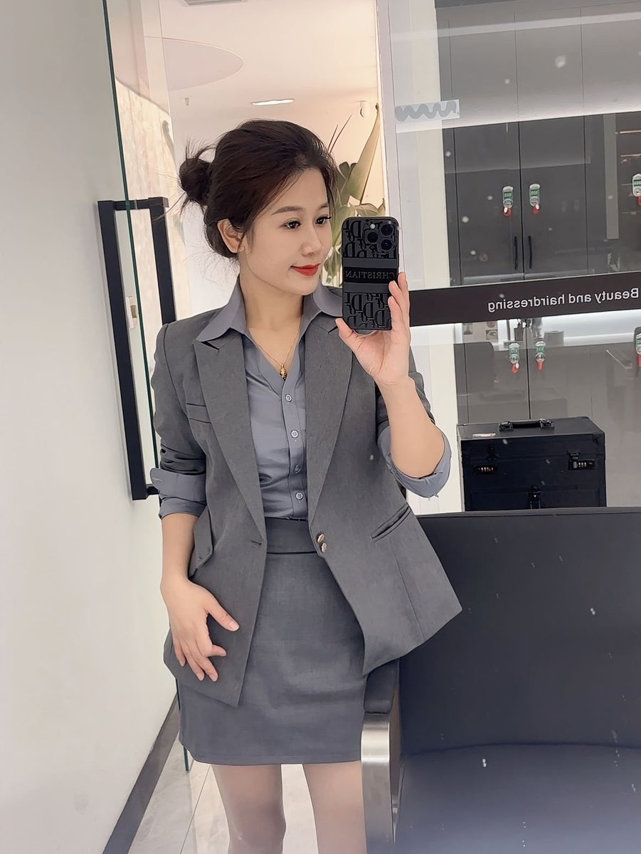 CYC30633271's tweet photo. 认真工作的女生，应该都有属于自己的那份底气吧。 https://t.co/Ll5vVA6ebJ
