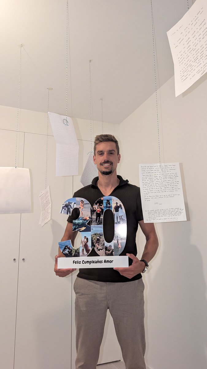 LauraKebab's tweet photo. Se pasó 3 días recorriendo Valencia y aledaños en moto para recoger cartas escritas a mano de todos mis seres queridos y prepararme una sorpresa por mi cumpleaños  🥹 https://t.co/xVgDsx8V2l