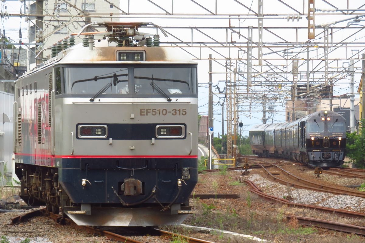 lega2200's tweet photo. 今日はEF510-302号機と315号機だった。 https://t.co/S1I4FW2fCy