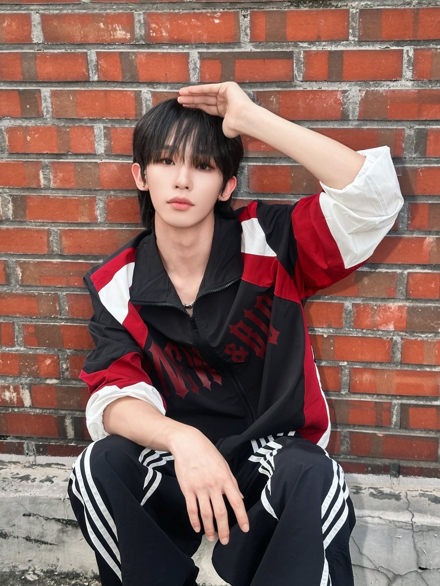 NBIG_official's tweet photo. 🥊🥊

#NBIG #엔빅
#SEONGJUN #성준 https://t.co/snveaf0SPP