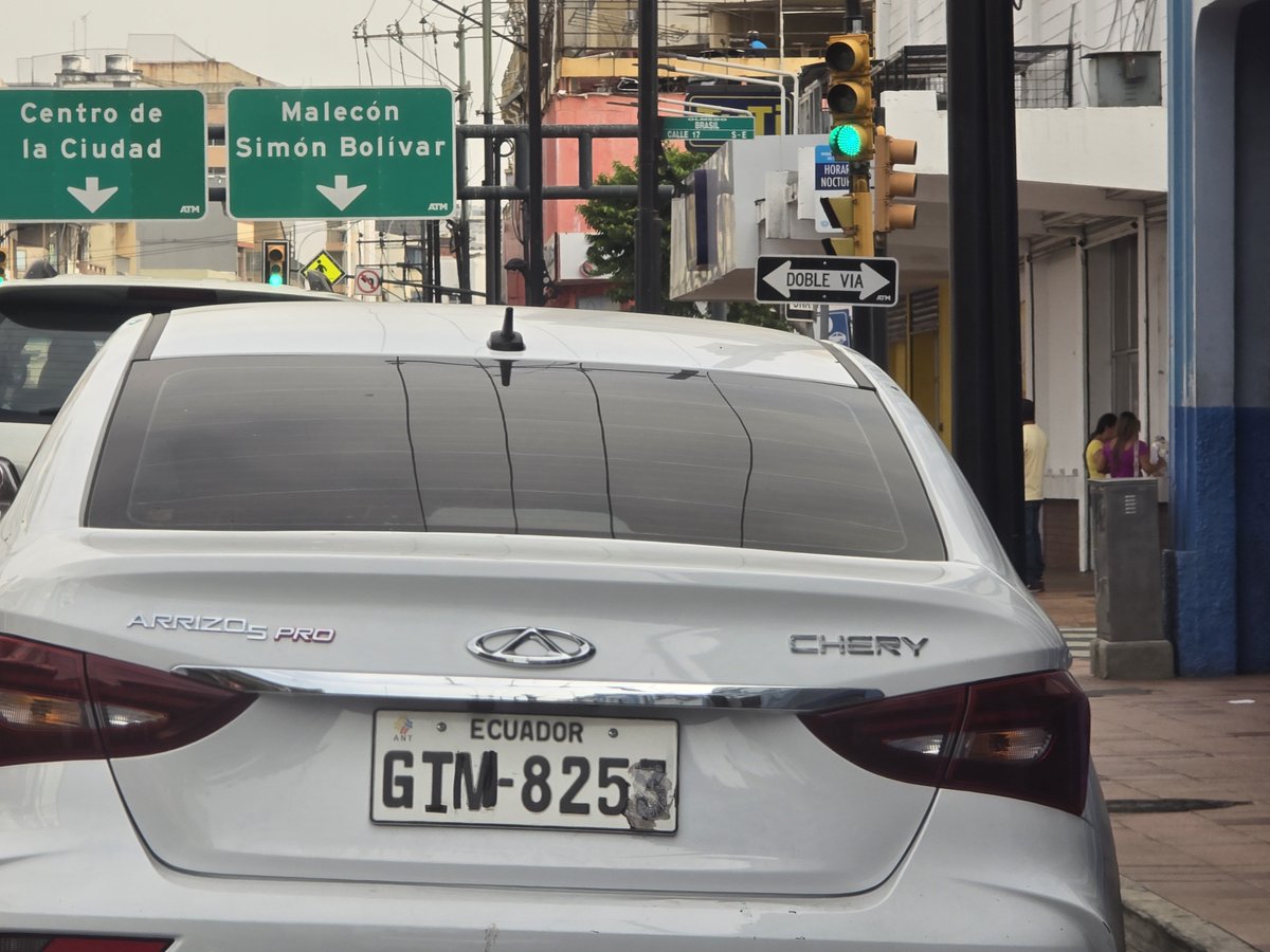 RonaldReyna's tweet photo. @ATM_Transito Y para cuando los operativos a los DELINCUENTES que circulan TOOOOOODAS las mañanas y en horas pico con las placas tapadas?? https://t.co/GtWuEJ08cR