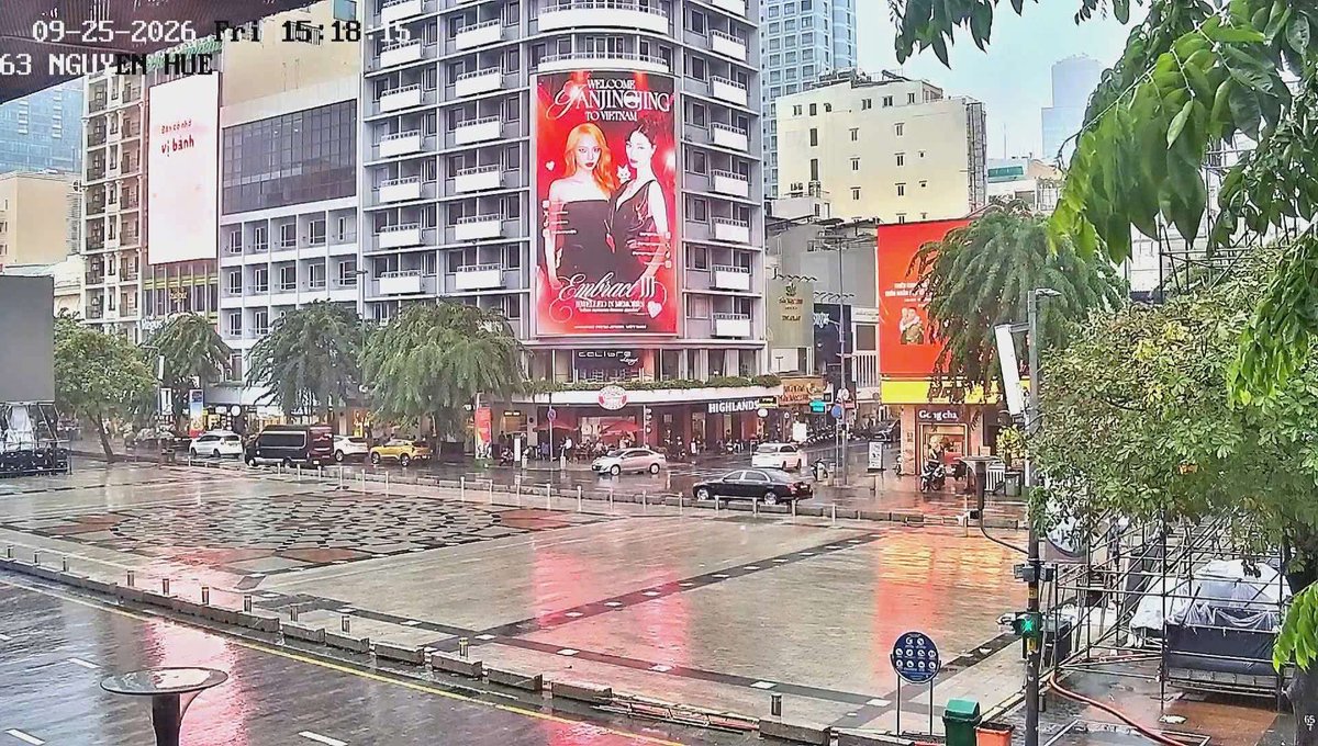 haehadaughter's tweet photo. HHD is crying even harder than the rain in Saigon!
URGENT UPDATE 📣📣 
The LED display is officially air as of right now, everyone!
Everyone can come and check in at the LED display RIGHT NOW ‼️‼️‼️‼️ https://t.co/zC94y5k2qC