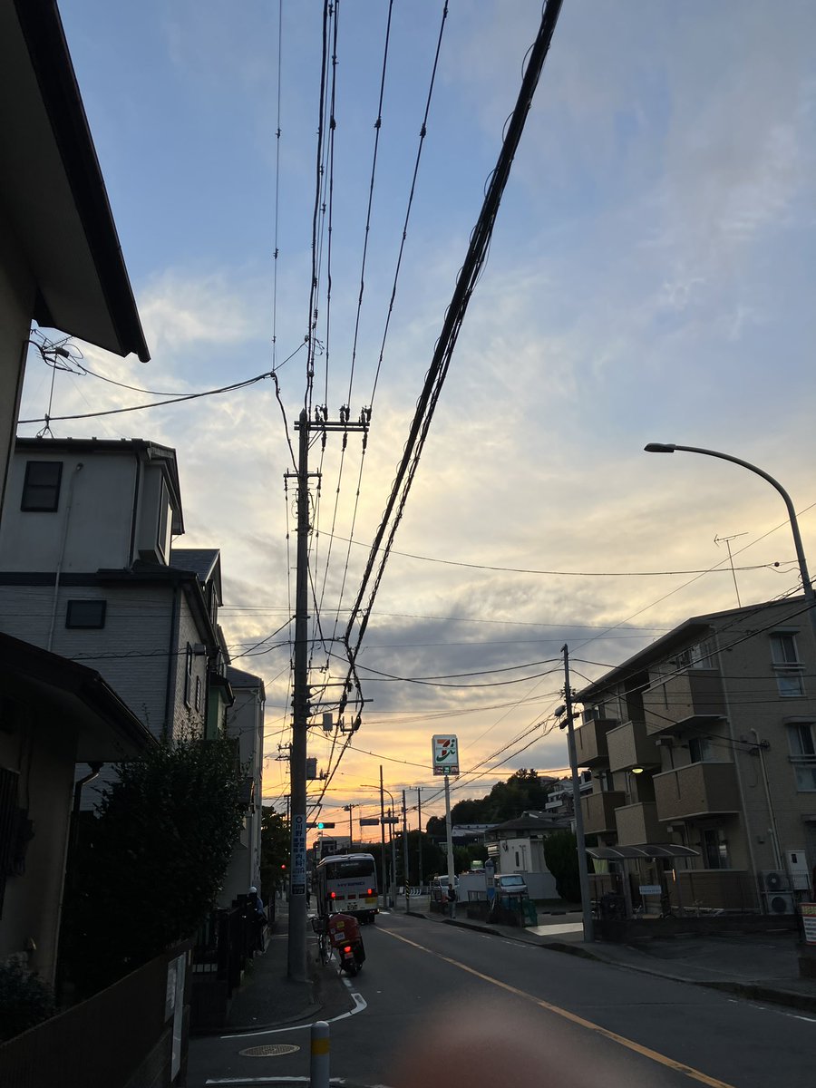 shirokun2010's tweet photo. 夕焼けだが明日は晴れか？ https://t.co/445GiulYhR