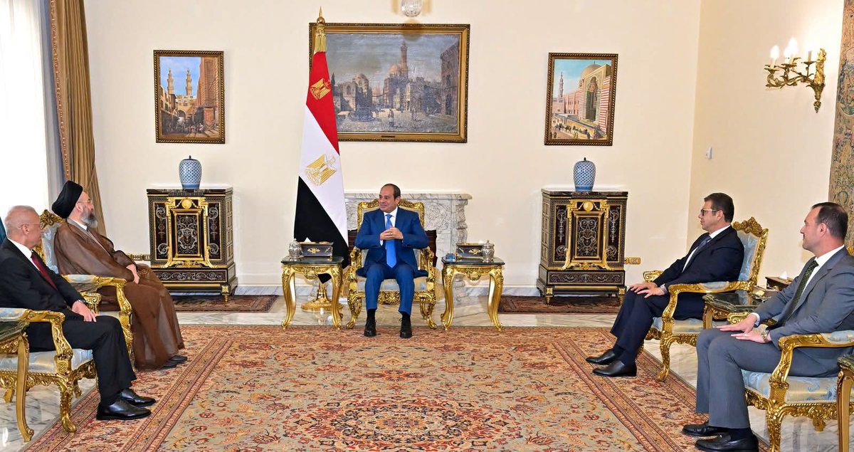 AbdAlhamed_kotb's tweet photo. لا أدري ما سر تكرار زيارات القيادي الشيعي عمار الحكيم إلى مصر؟ وهل يحمل في كل زيارة رسائل من إيـــ...ــران إلى السيسي؟ وهل لزيارته الأخيرة علاقة بزيارة مدير الاستخبارات المركزية الأمريكية إلى القاهرة قبل أيام؟

وهل يستفيد السيسي من علاقة الحكيم بإيـــ...ـــران للضغط على دول الخليج، ولا سيما الكويت؟ خصوصاً أن الحكيم لديه مشروع لتقسيم العراق وإقامة أقاليم على أسس جغرافية ومذهبية وضم الكويت إلى العراق.