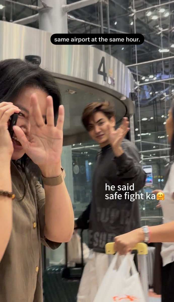 ChenEstRest's tweet photo. Just my opinion,Sunday it was Joong's mom who dropped Est off at the airport for his flight (that’s why u only saw ohm)and she picked up Joong when he came back from Phuket. It was at the same time,same airport. For sure that #Est #Joong saw each other before Est left. #joongest https://t.co/dA4PBpMI5f