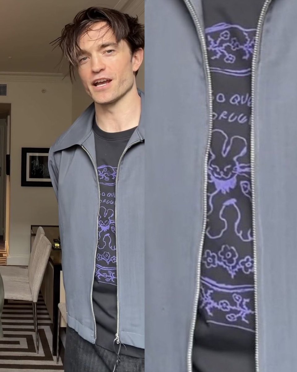 dodmagazine's tweet photo. La camiseta ‘pirata’ de Las Petunias (@ThePetuniasBand) que llevó Robert Pattinson ya es oficial y sus beneficios irán al Sindicato de Inquilinas 🐰👕

https://t.co/7DeNYYg67G https://t.co/dsQxungRbs
