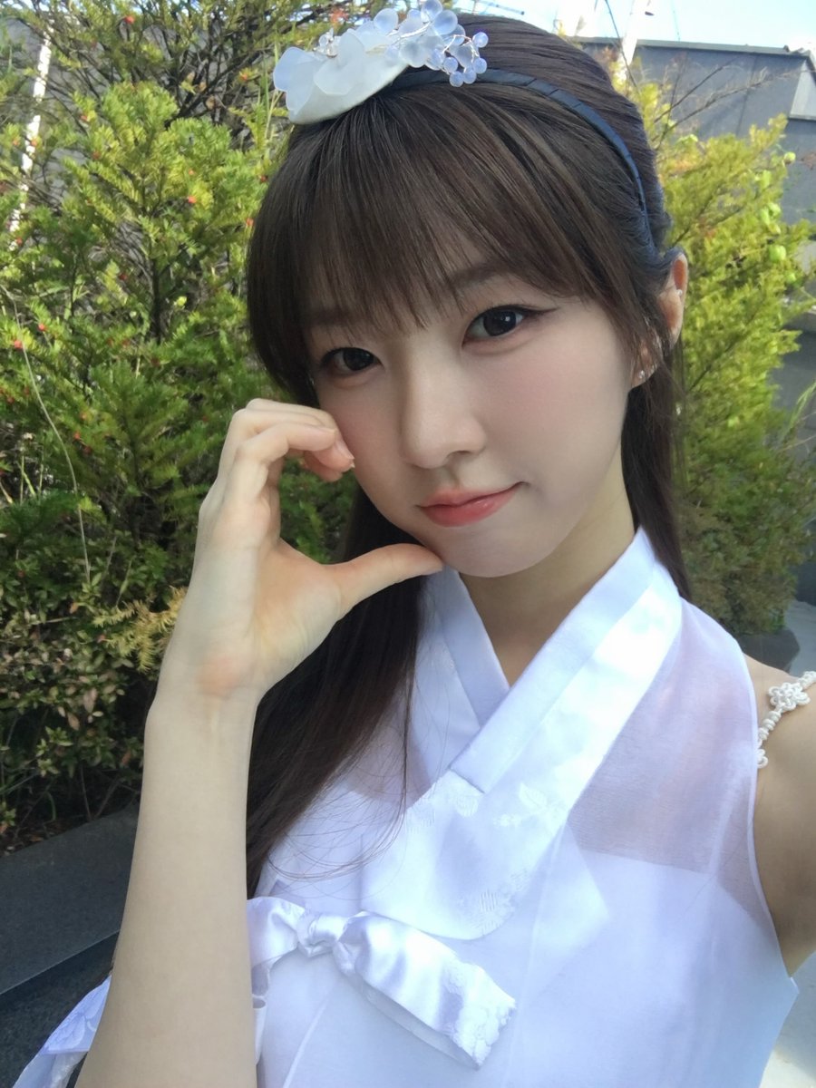 _0408L_'s tweet photo. 오랜만에 한복! 아 예쁘다 https://t.co/zJGDao489S