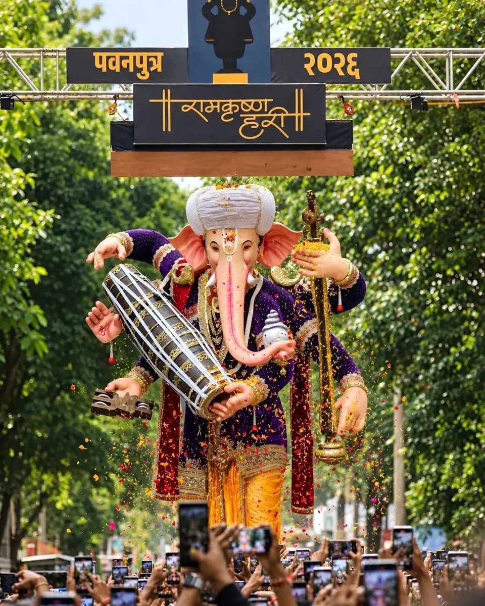 MSDianAbhiii's tweet photo. Parel cha Raja visarjan miravnuk. 🙏❤️ https://t.co/yxkaATsim3