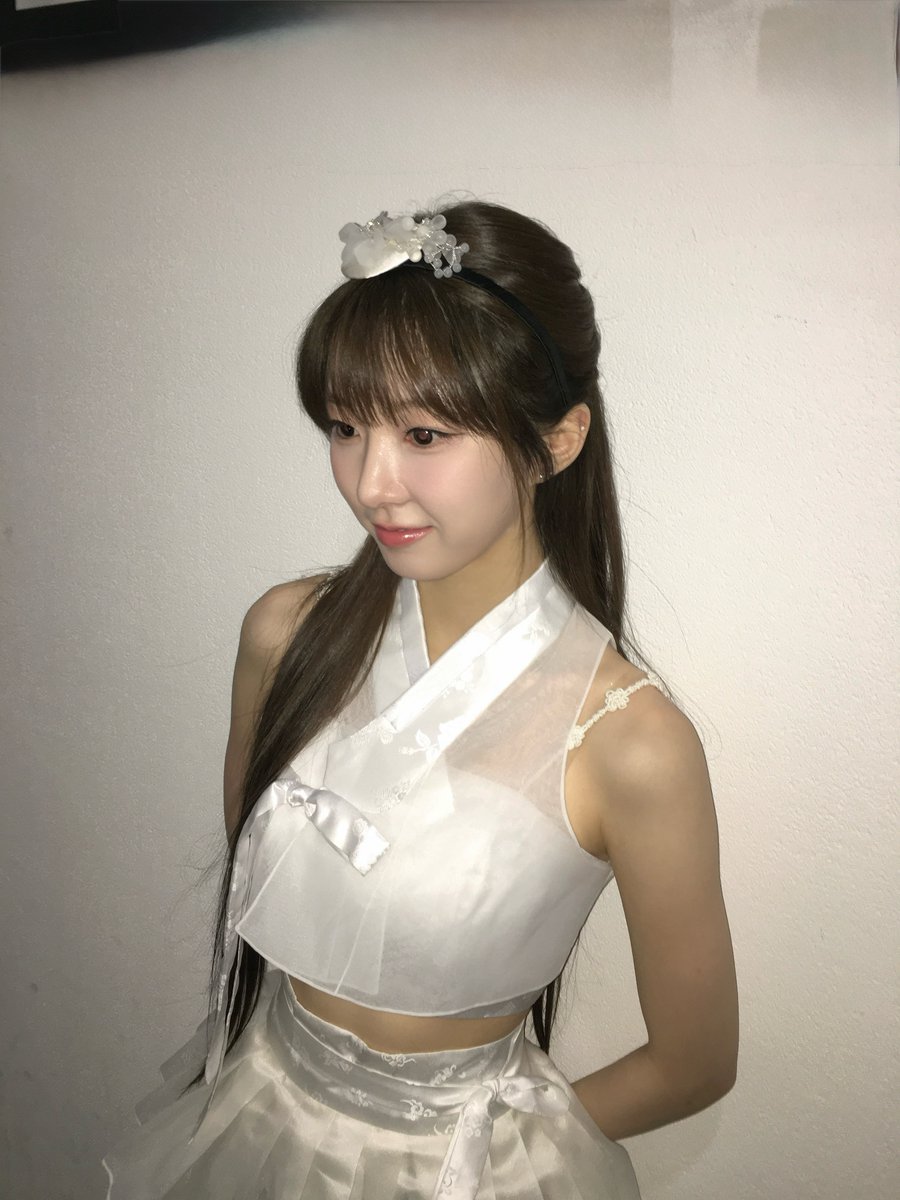_0408L_'s tweet photo. 오랜만에 한복! 아 예쁘다 https://t.co/zJGDao489S