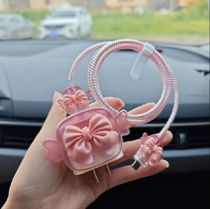 glicxery's tweet photo. Demi apa pelindung kabel charger iphone ini cantik banget, sukak deh 🥺💖 https://t.co/hglYC5UG6E