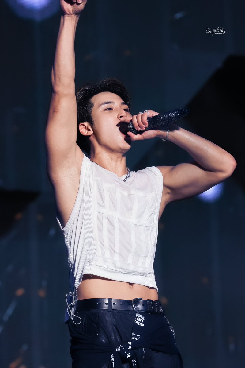 gyustarlit's tweet photo. these crazy shots live rent free in my head https://t.co/A4mNQcen2w