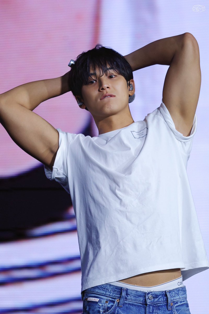 gyustarlit's tweet photo. these crazy shots live rent free in my head https://t.co/A4mNQcen2w