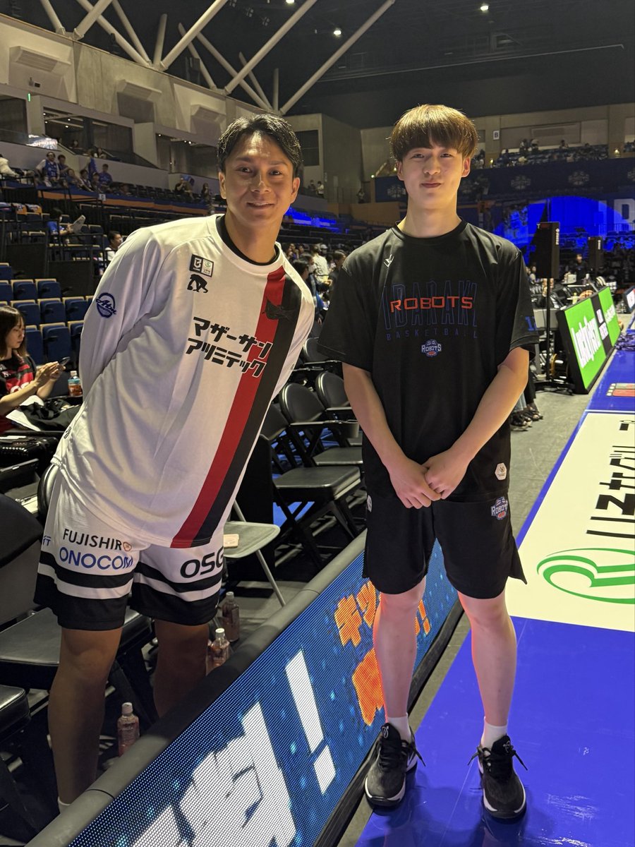 ibarakirobots's tweet photo. 東海大学🟦

#津屋一球 選手 🤝 #赤間賢人

#茨城ロボッツ #GAMECHANGER https://t.co/ewjAW1Dp6S