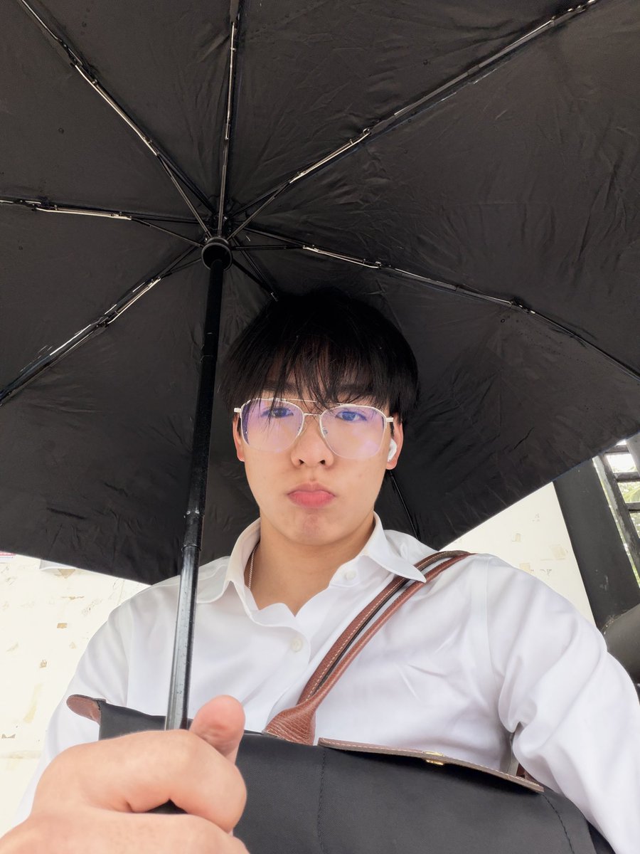NoRdorNORD's tweet photo. ฝนตกอีกเเล้ว คืนนี้ช่างหนาวกว่าคืนไหนๆ https://t.co/ct29vAwxbz