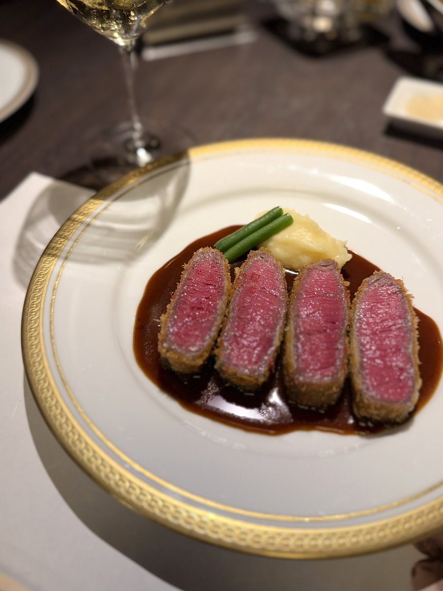 ooy7oo7's tweet photo. 食べログ全国2位🥈の洋食屋さんに行ってきた🍷💚 https://t.co/DUw2cbWQ1D