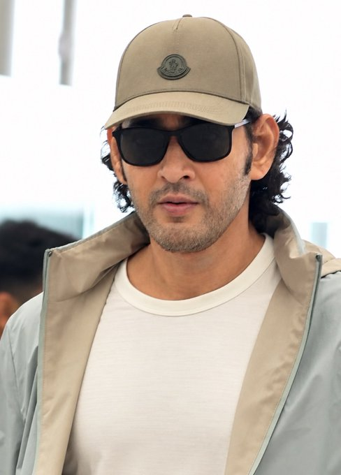 Penthalasampath's tweet photo. MaheshBabu with Clean Shave Look
#MaheshBabu #Varanasi #NewLook https://t.co/YUxChq2Elu
