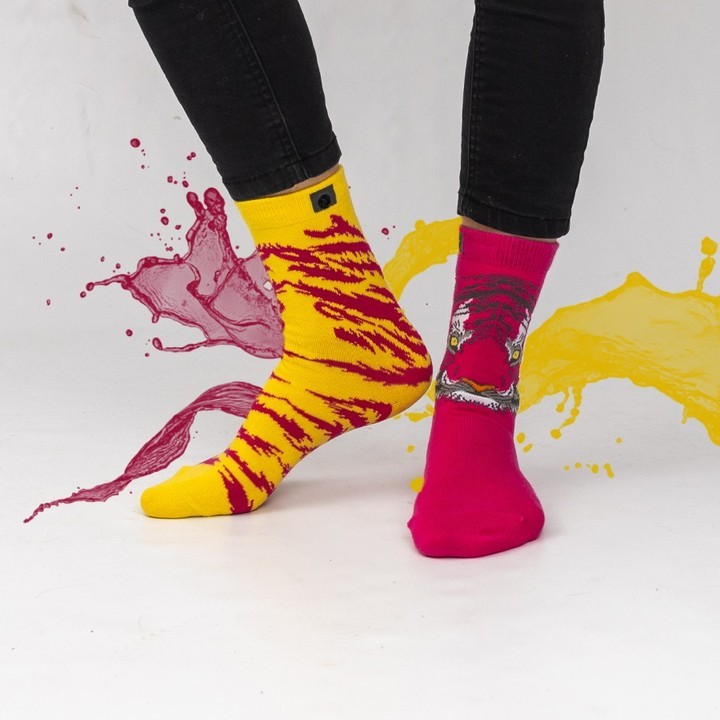 IngeborgMonq6j's tweet photo. Unleash your wild side with eco-friendly cotton socks featuring a fierce tiger design. The smart button keeps pairs together through washing and drying—no more lost socks. Sustainable style for every step. https://t.co/jg76DbzKYd