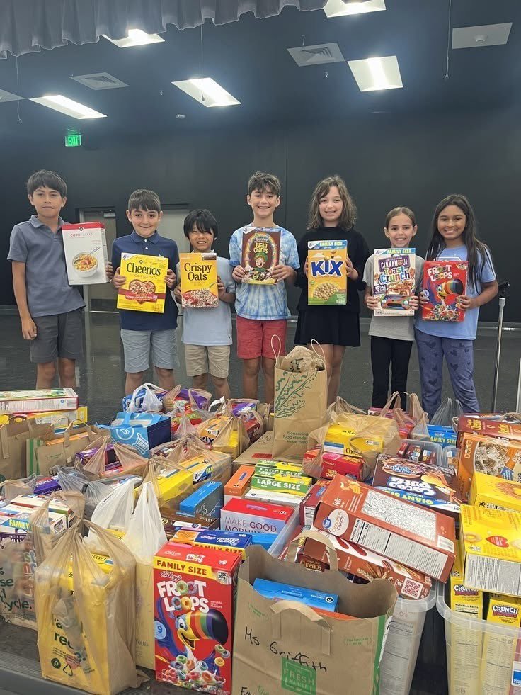 Thane_Rivers01's tweet photo. Today my team and I stepped out to give back. Small food packages, big smiles. Grateful we could put food on a few more tables and  put smile on some faces . Charity isn't about how much you give, it's about showing up. 🙏❤️ #GiveBack #Charity #Thanecares https://t.co/59jruw6Nyp