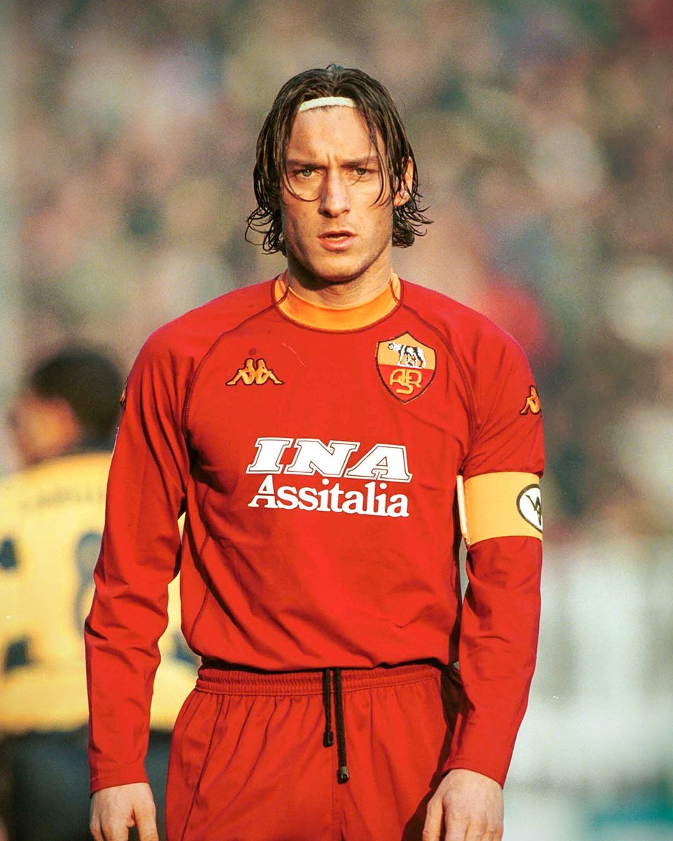 Footballtweet's tweet photo. 🇮🇹 Happy birthday to Francesco Totti, the Emperor, who turns 50-years-old today:

▪️ 786 Roma games
▪️ 307 Roma goals
▪️ 205 Roma assists

🏆 He won one World Cup, one Serie A and was one of the last one club men in football. https://t.co/CwJes7yBn6