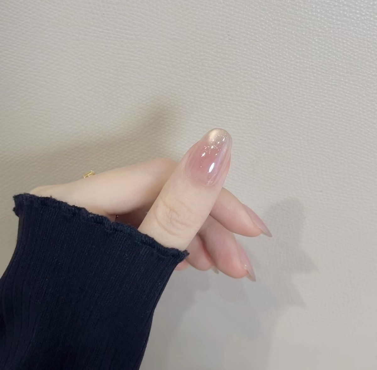 biyoutanaka's tweet photo. チークネイルの上にマグネット合わせるのも可愛い🤍 https://t.co/qtOfrwDlf8
