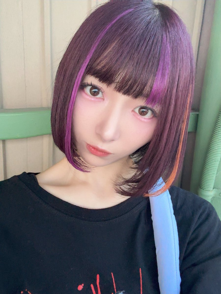 pompomsubpom's tweet photo. まってやっぱ激カワかも🎃💜
ハロウィン終わるまで黒髪お預け👻
車校なので裸眼👀 https://t.co/2LRNmALGLY
