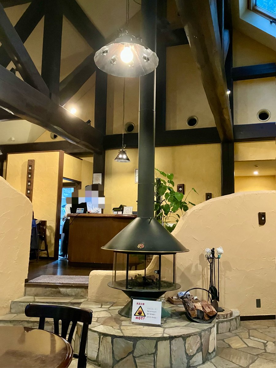 Sh02Ka34's tweet photo. 新富良野プリンスホテルの敷地内にある「森の時計」で夕食前にコーヒーブレイク…☕️ https://t.co/Yzc8iyzKvX
