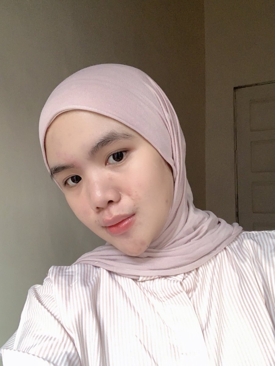 arccsia's tweet photo. abis cuci muka tapi kulit malah berasa ketarik tuh ngeselin banget jujur

akhirnya nemu cleansing foam yang busanya tebel, bersihinnya enak, tapi kulit tetep berasa lembab. lagi suka banget sama make p:rem ini, laf 💭🫧🛁 https://t.co/b6HUtzgB8u