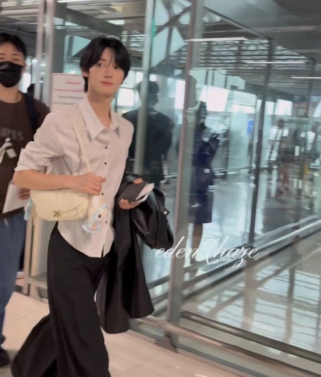 shinyutsel's tweet photo. hanjin definisi udh well prepared bgt mau punya anak😭

- beliin baju
- beliin asesoris
- beliin jas hujan 🆕 https://t.co/mOSUkF5wcz