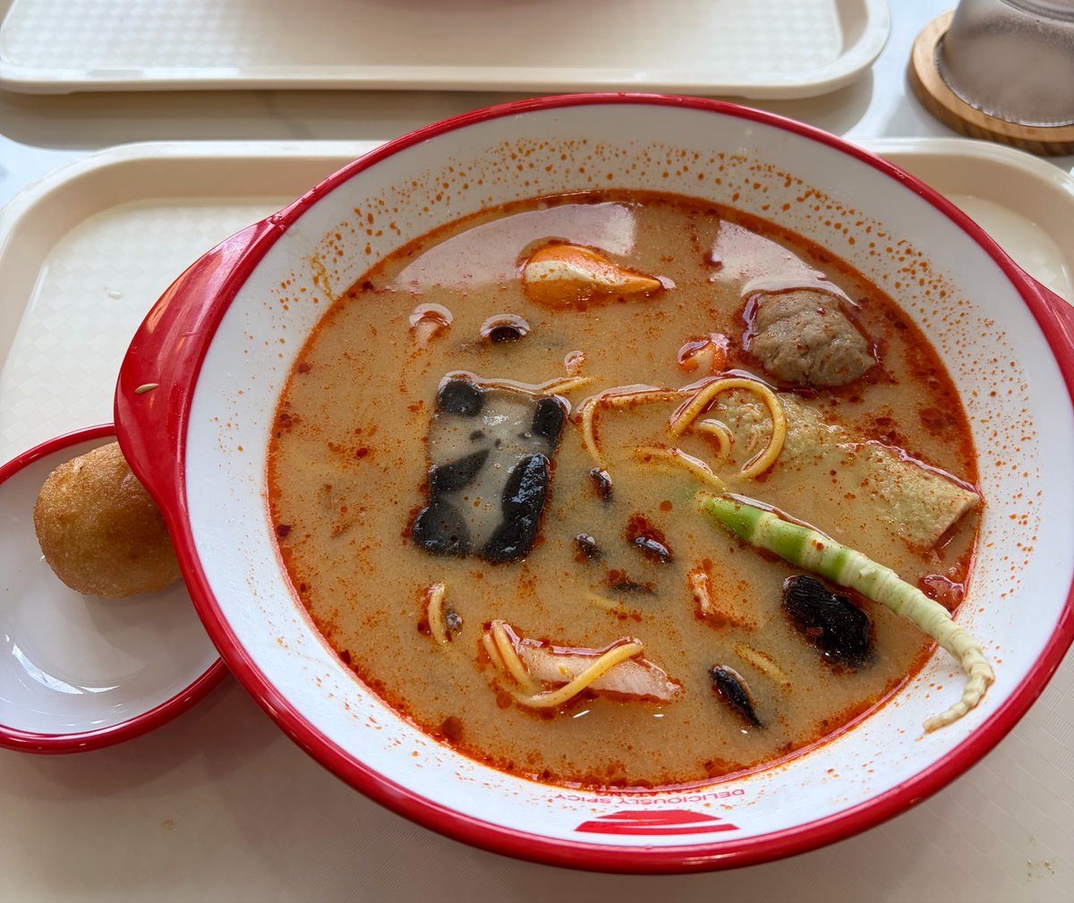 sanai3131's tweet photo. 先日、谷町四丁目にある「ラホンバン麻辣湯」に行ってきました🌶️✨

好きな具材を選んで、自分好みの麻辣湯を作ることができました〜！
辛さも選べるので、辛いものが好きな方にもおすすめ😊

パンダのブンモジャかわいい🐼
#ラホンバンマーラータン #麻辣湯 #谷町四丁目 https://t.co/cwIFhnDnQr