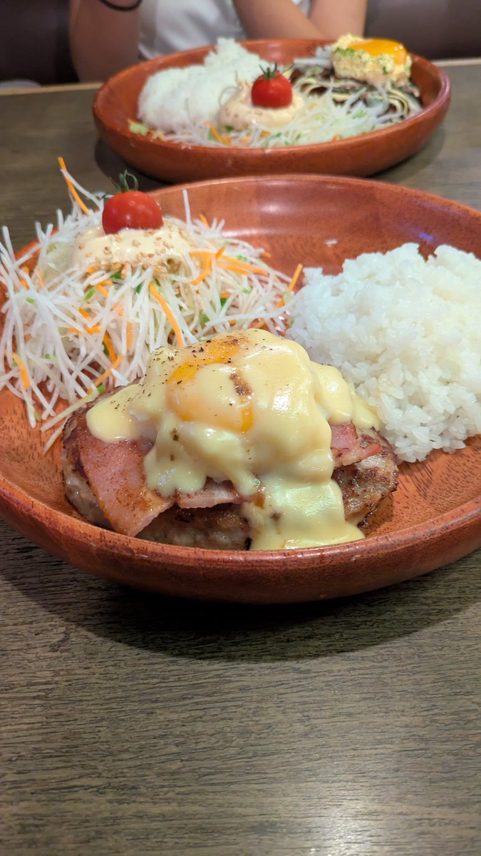 0mtmt_25's tweet photo. 写真のセンスないですが最近食べた秋限定のおいしかったもの紹介🎶🎶卒業式を控えているのにどんどん太る🎶🎶困った https://t.co/4YcLcCRbt7