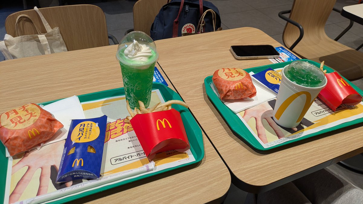 0mtmt_25's tweet photo. 写真のセンスないですが最近食べた秋限定のおいしかったもの紹介🎶🎶卒業式を控えているのにどんどん太る🎶🎶困った https://t.co/4YcLcCRbt7