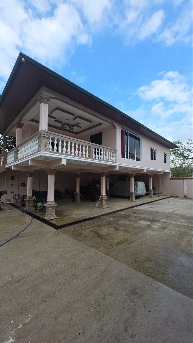 detailedGaa's tweet photo. The Veranda

Why did we stop building verandas like this?

They weren’t wasted space

Shade. Airflow. Outdoor living. A quiet connection between the house and the garden

Sometimes the smartest part of a building is the space between inside and outside.

Africa Built Beautifully https://t.co/FUh3vLJHBE